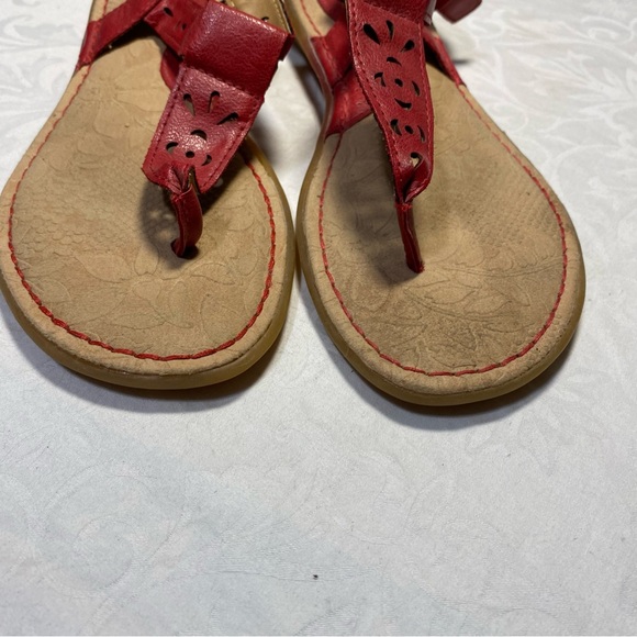 Born concept red T Strap Thong sandals size 6M Eyelet Vegan Leather Good Used C - Picture 5 of 8